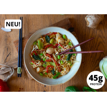 ADE Chicken with rice noodles in coconut soup
